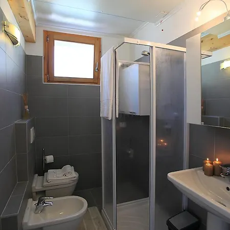 Pradello Sleeps 4 Pool Air Con T421587