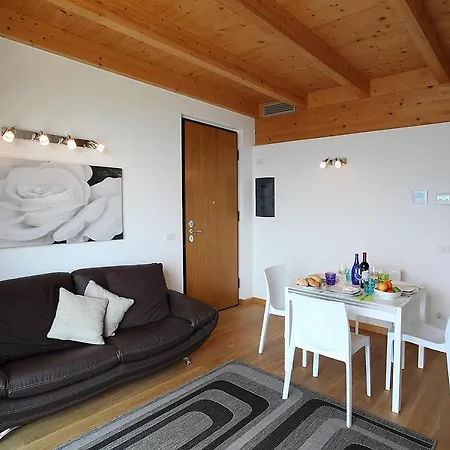 Pradello Sleeps 4 Pool Air Con T421587